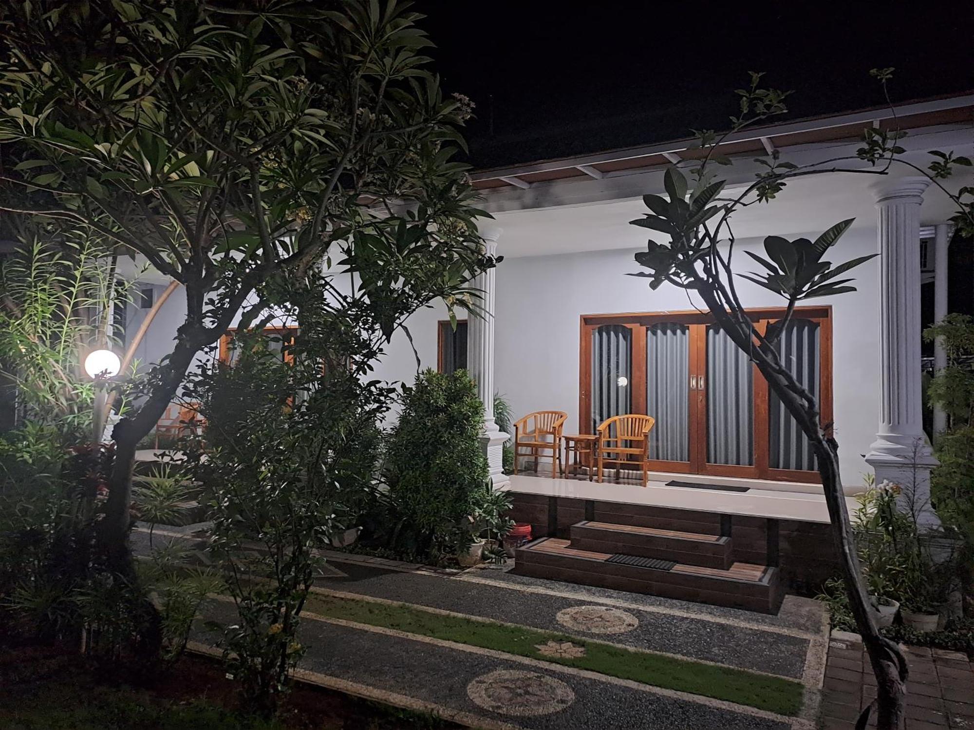 Srinadi Guest House Lovina מראה חיצוני תמונה